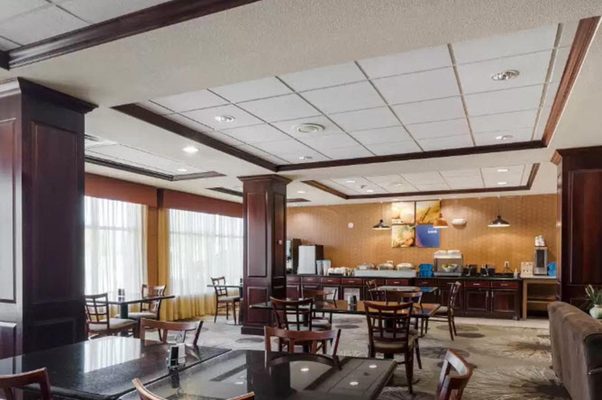 Lake Texoma Inn And Suites Denison Exterior photo